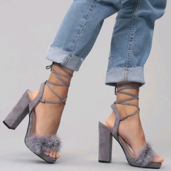 Chic Women's Strap Up Gray Heels With Faux Fur Detail Sz 9 - Picture 12 of 12